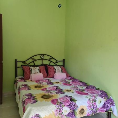 Yasmeen Homestay Kemaman Chukai Exterior foto